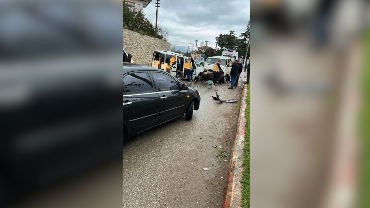 Bayram Geldi Kazalar Başladı 8 Kişi Yaraladı!