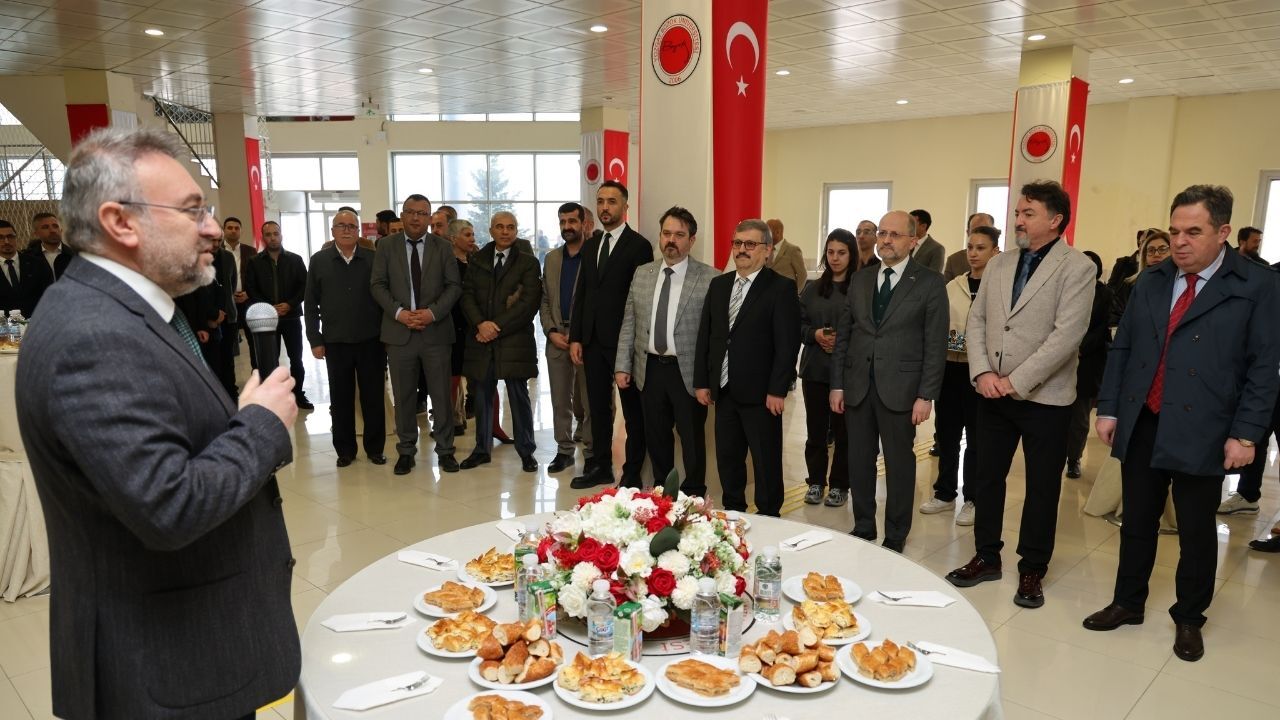 Bayramın Ruhu Bozok’ta Yaşandı Tek Tek Tokalaşıp Bayramlaştılar (1)