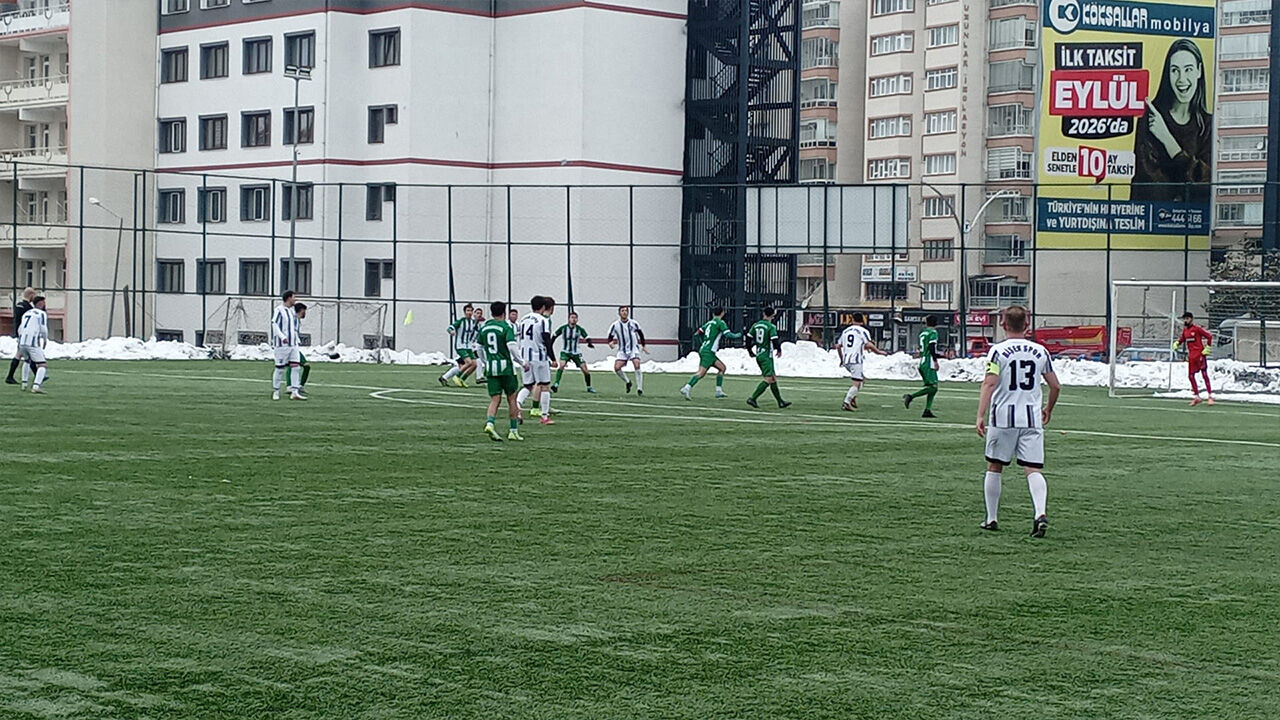 Bişekspor, Akdağmadenispor'u 10 Kişiyle Geçti (3)