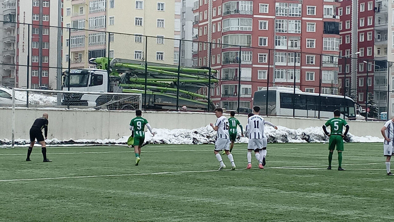 Bişekspor, Akdağmadenispor'u 10 Kişiyle Geçti (4)