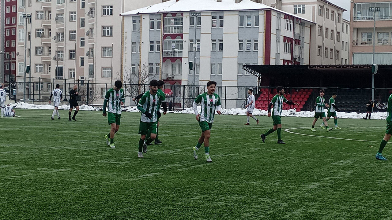 Bişekspor, Akdağmadenispor'u 10 Kişiyle Geçti (5)