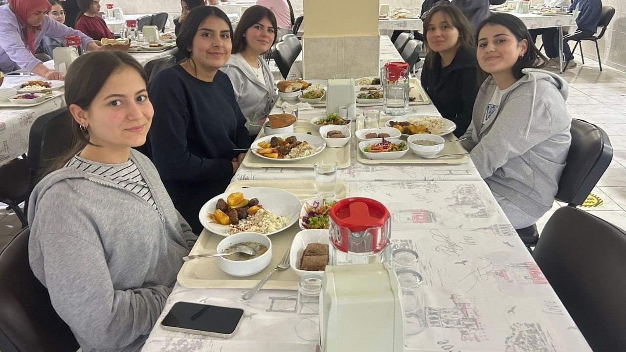 Boğazlıyan Kaymakamı Yanık Öğrencilerle İftarda Bir Araya Geldi (2)