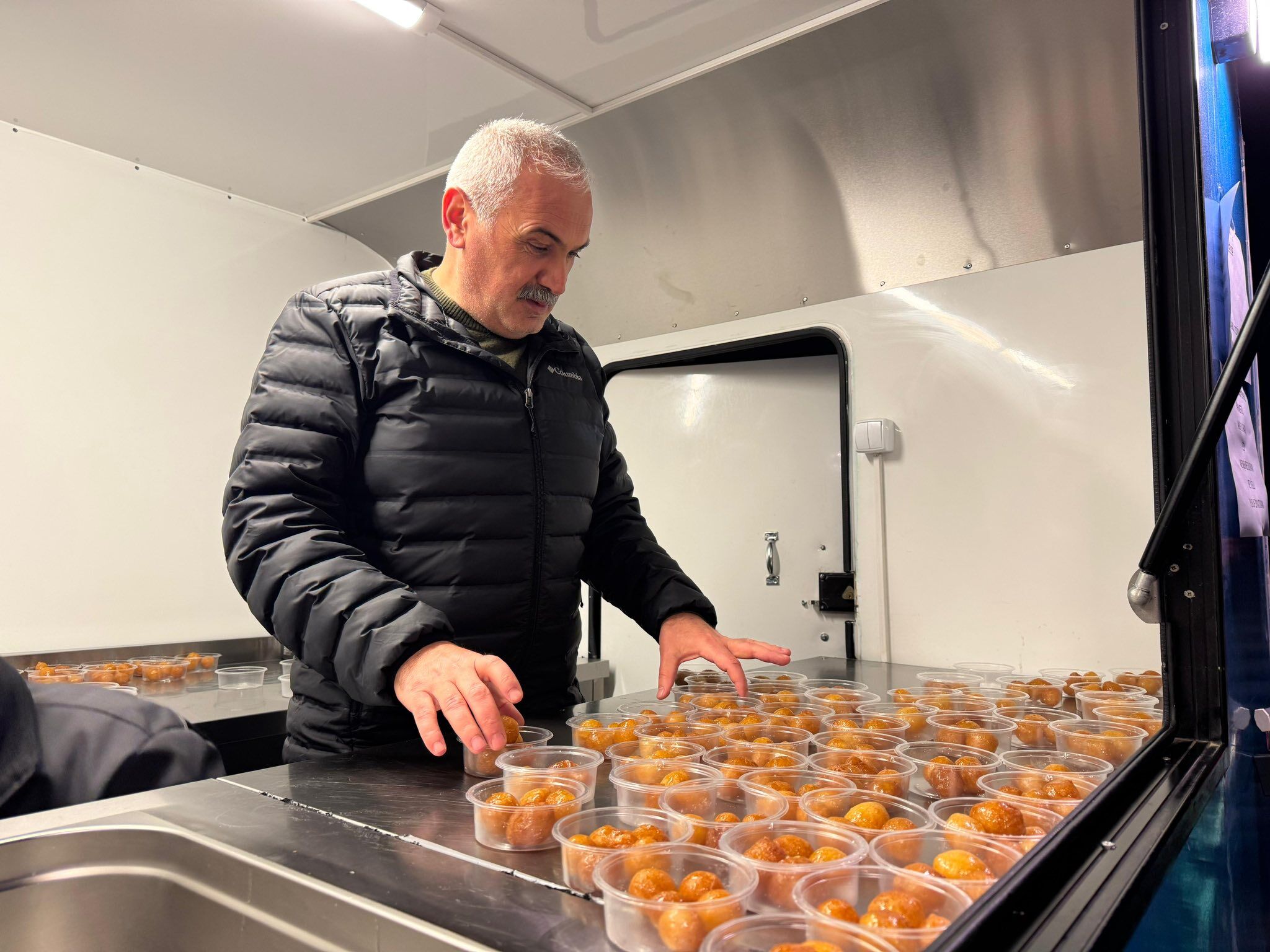 Boğazlıyan'da Başkan Elleriyle Lokma Dağıttı3