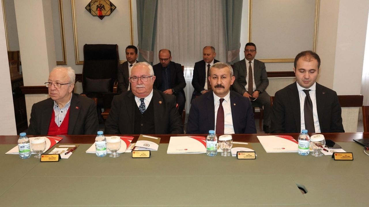 Bölgesel Kalkınmada İş Birliği Vurgusu Yozgat Valisi Ve Protokol Üyeleri Toplantıda (1)