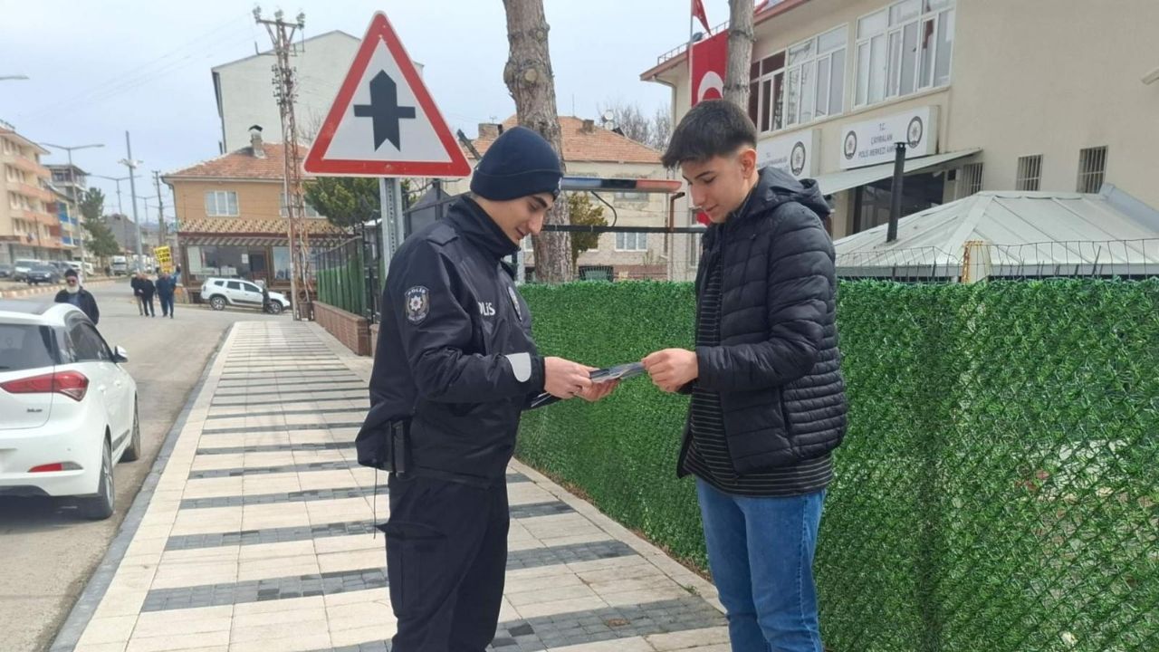 Çayıralan Emniyeti’nden Farkındalık Atağı Vatandaşlar Tek Tek Bilgilendirildi (1)