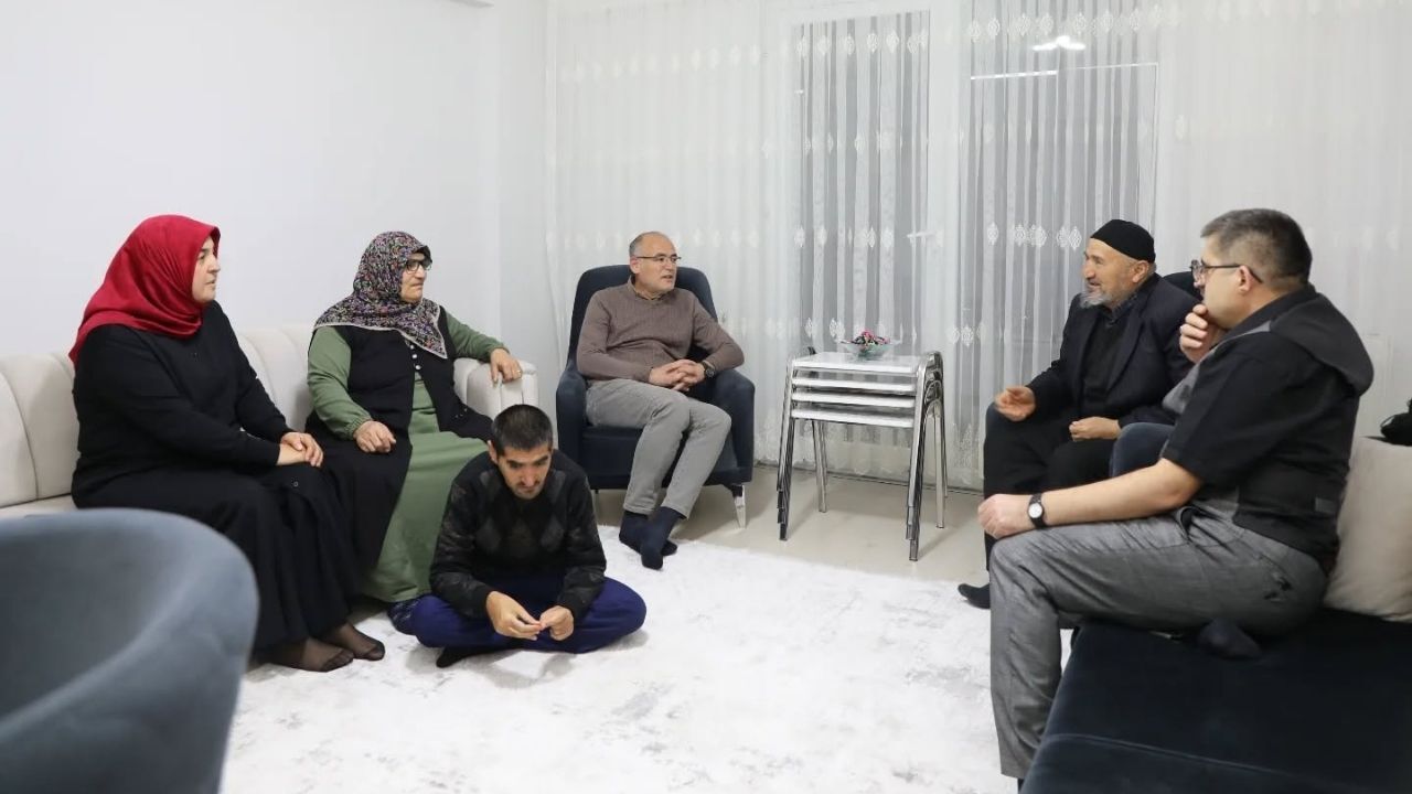 Çekerek’te Manevi Buluşma Başkan İnce Şehit Ailesiyle İftarda Buluştu (1)