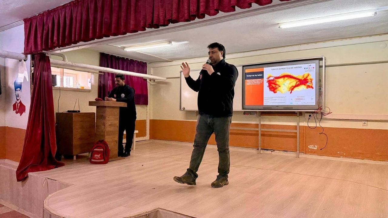 Çök Kapan Tutun Öğretildi Yozgat’ta Deprem Haftası Etkinlikleri Yoğun İlgi Gördü (2)