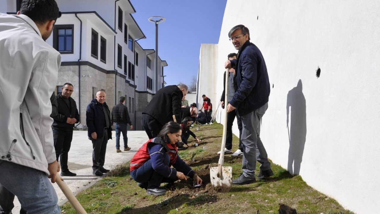 Geleceğe Nefes, Çınarlara Saygı Yozgat’ta Fidanlar Toprakla Buluştu (2)
