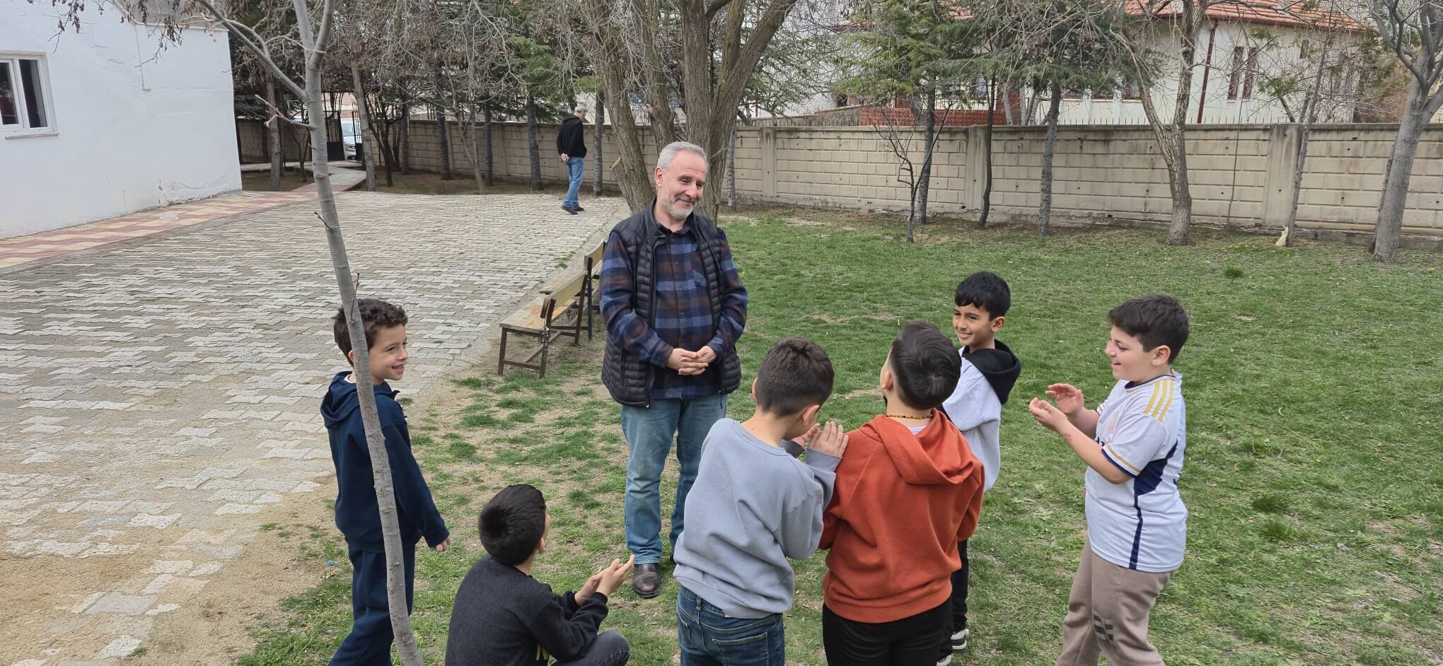 Gençler, Çocuklarla Buluştu Sarıkaya Şenlendi