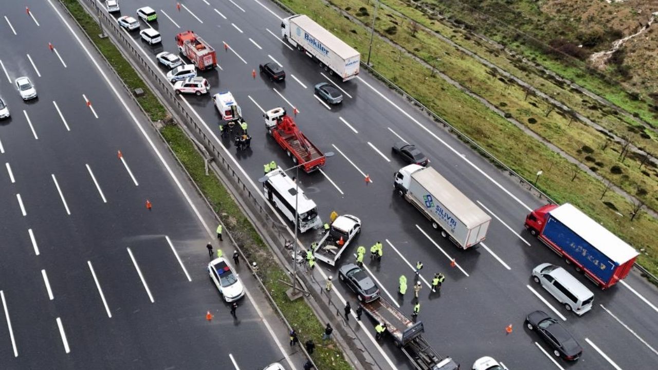 İstanbul’da Polis Kazası 1 Polis Şehit Oldu, 16 Polis Yaralandı (2)