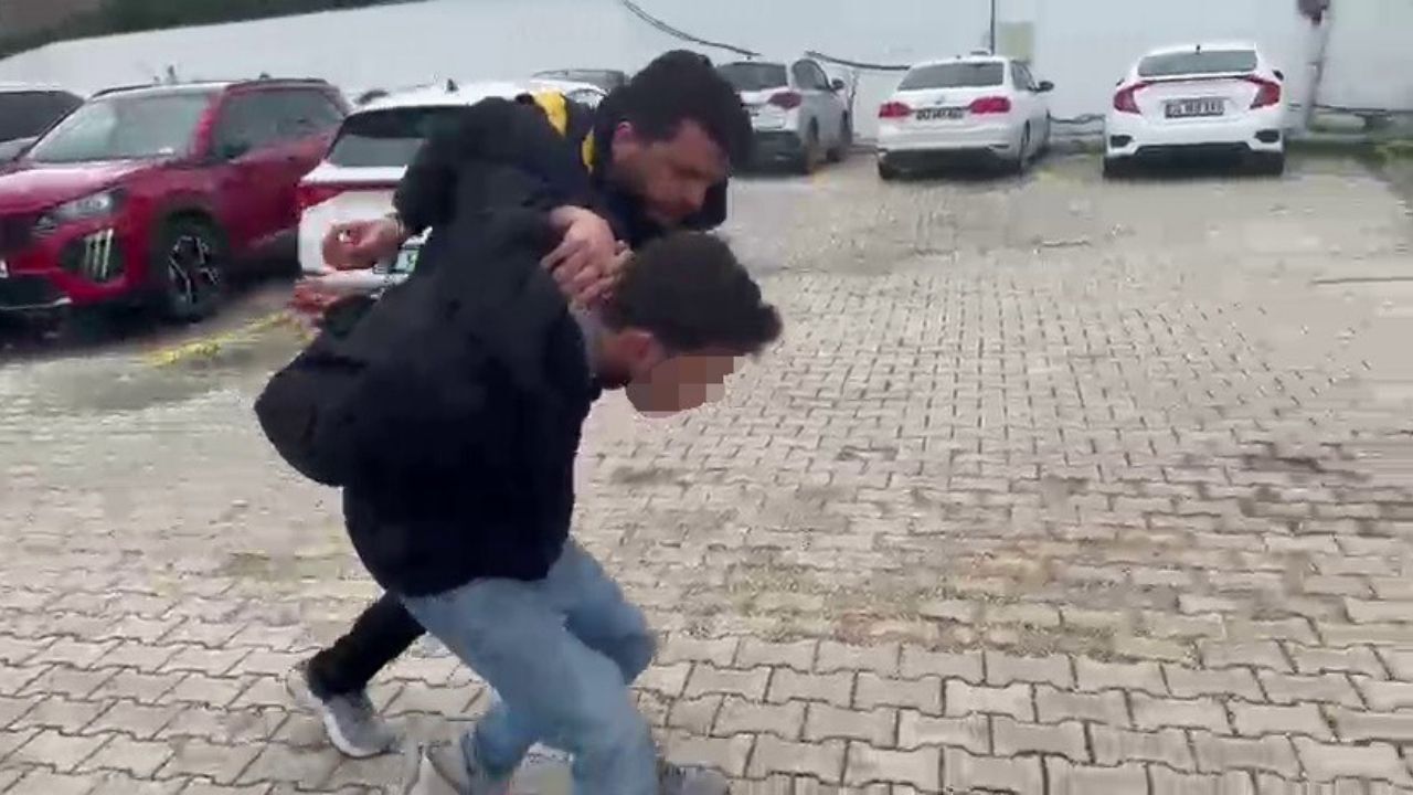 Kadınlar Tuvaletinde Gizlenip 15 Kadının Görüntüsünü Çekti (1)