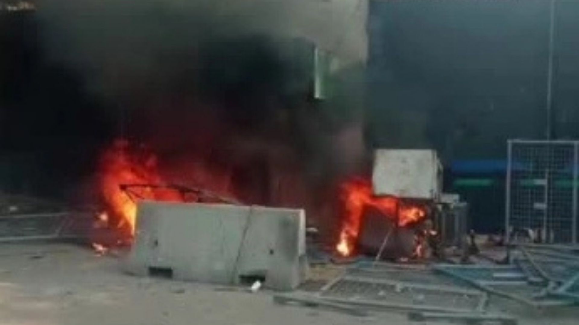 Kardeş Ülkede Çatışma Çıktı Abd Konsolosluğu Önünde Protesto3