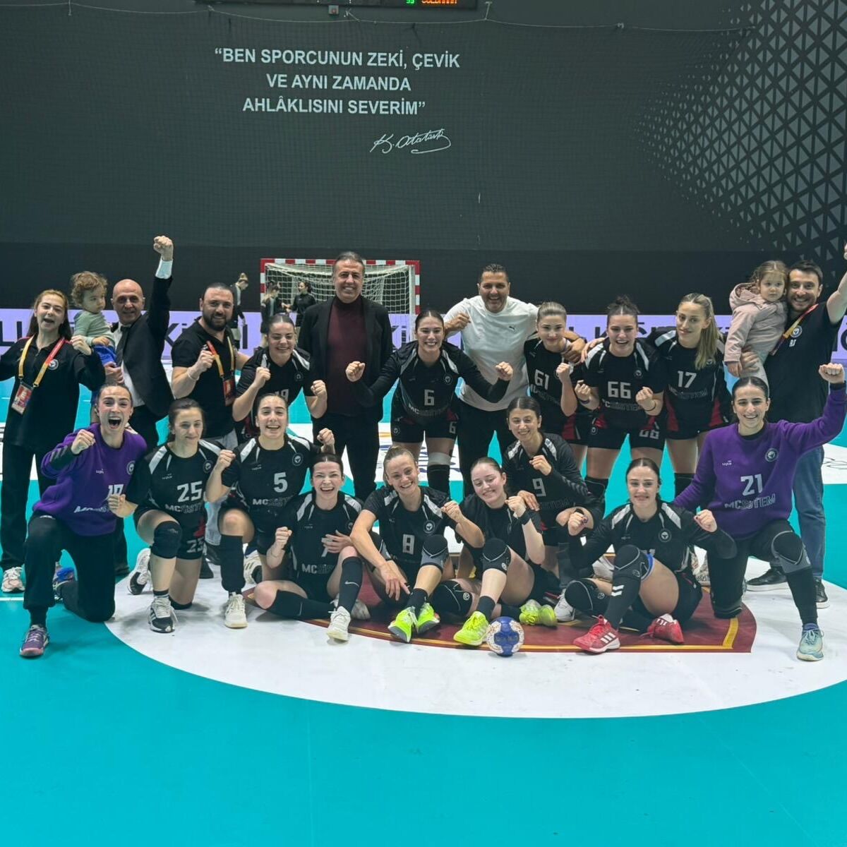 Mc Sistem Yozgat Gsk Kadın Hentbol Takımı Süper Lig'e Yükseldi