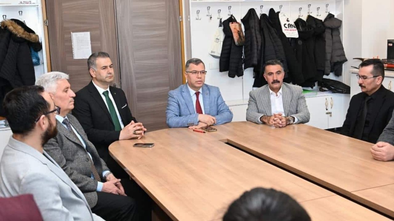 Müdür Altınkaynak’tan Yozgat Cumhuriyet Ortaokulu’na Moral Ziyareti (2)