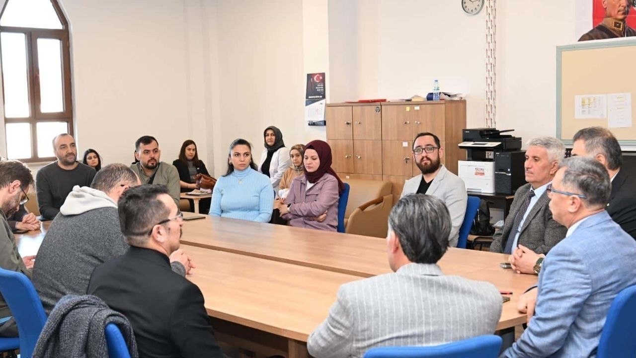 Müdür Altınkaynak’tan Yozgat Cumhuriyet Ortaokulu’na Moral Ziyareti (3)