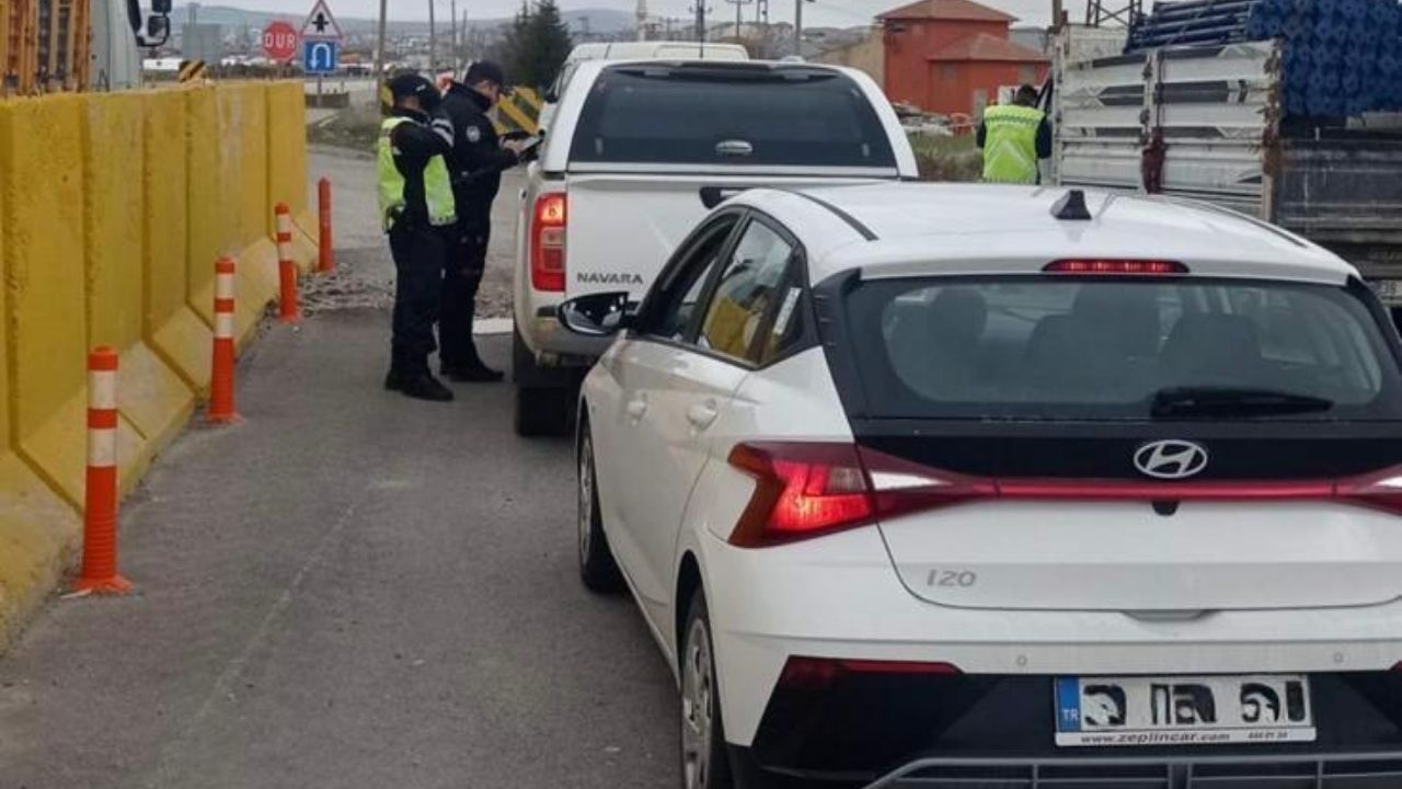 Polis Ekipleri Harekete Geçti Yozgat’ta Geniş Çaplı Yol Denetimi (2)