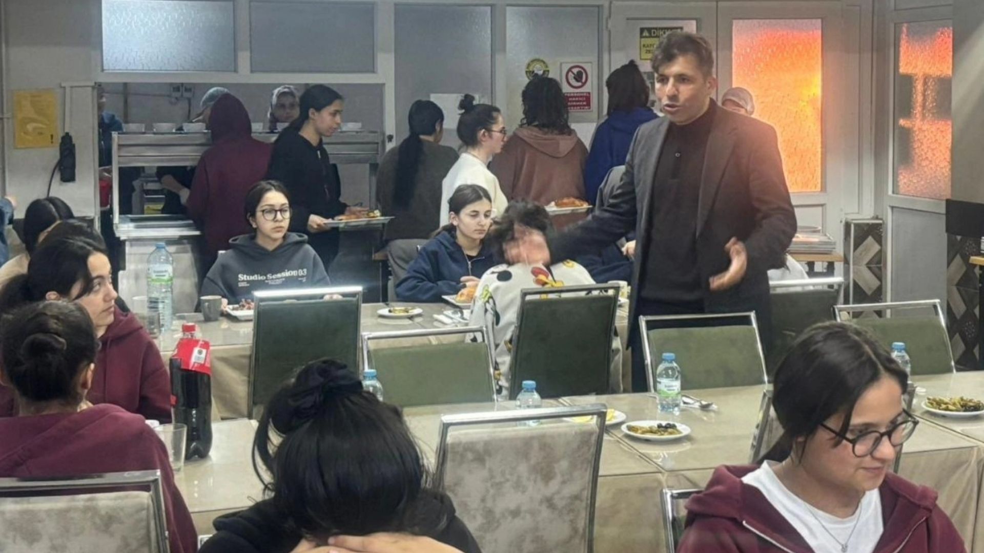 Ramazan Akşamında Yozgat’ta Dikkat Çeken Tablo Aynı Sofrada Buluştular1