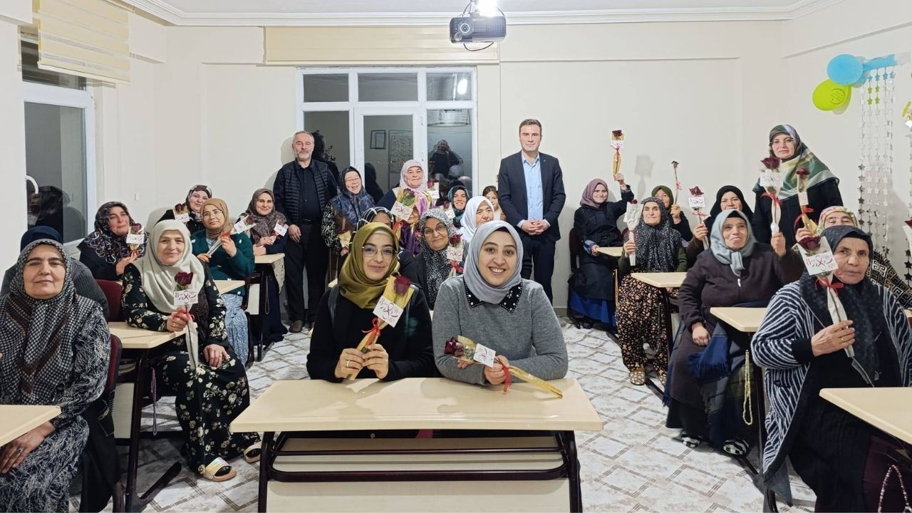 Sarıkaya Kaymakamı Demirkıran’dan Kadıgüllü’de Kadın Kursiyerlere Anlamlı Jest (2)