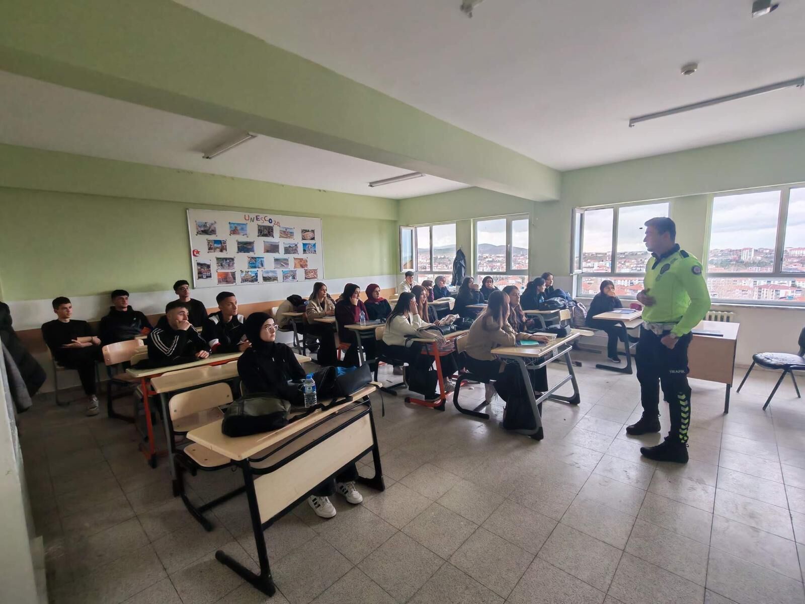 Sarıkaya'da Emniyetten Öğrencilere Özel Eğitim