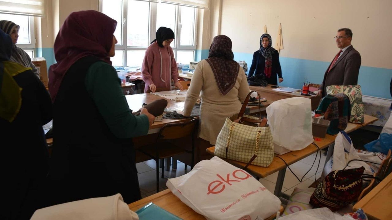 Sınıflara Sürpriz Ziyaret Yozgat’ta İl Müdürü Öğrencilerle Buluştu (3)