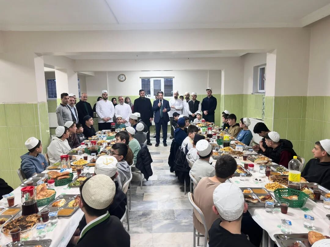 Sorgun Kaymakamı Canpolat, Hafızlık Kursunda İftar Programına Katıldı2