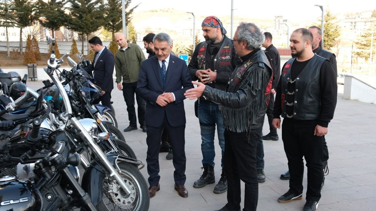 Türk Chopper Mc Motosiklet Kulübü Yozgat İl Temsilcisi Vali Özkan'ı Ziyaret Etti1