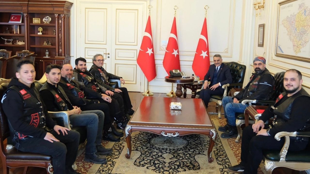 Türk Chopper Mc Motosiklet Kulübü Yozgat İl Temsilcisi Vali Özkan'ı Ziyaret Etti2