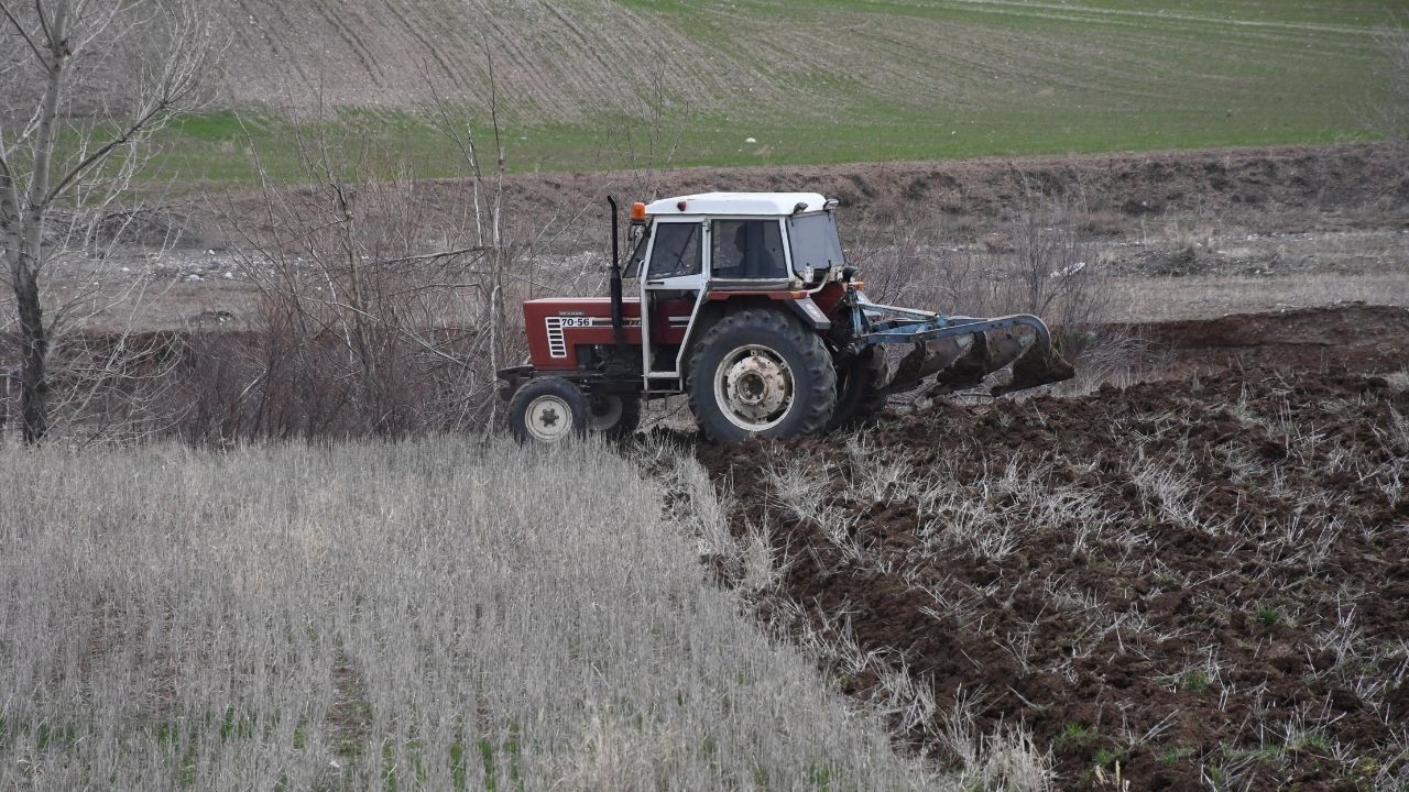 Yağış Öncesi Toprak Hazırlığı Yozgatlı Çiftçiler Bereket Için Sahada (2)