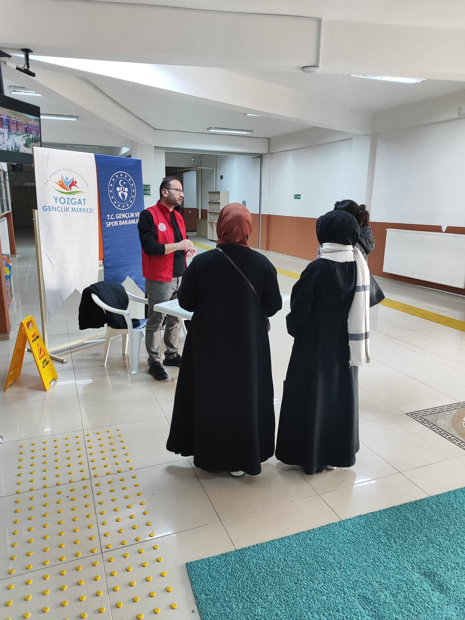 Yozgat Bozok Üniversitesi Genç Ofis Tanıtım Standı İle Öğrencilerle Buluştu1