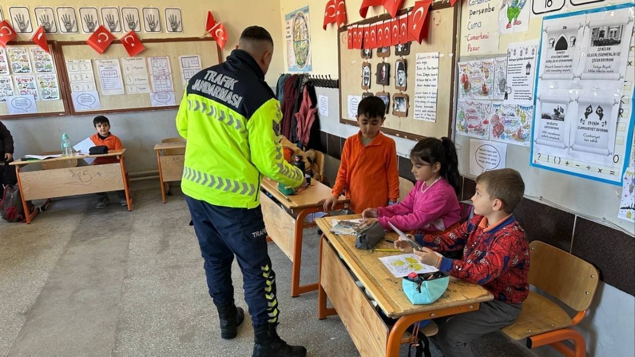 Yozgat Jandarması Geleceğin Sürücülerine Trafik Sırlarını Öğretiyor (2)