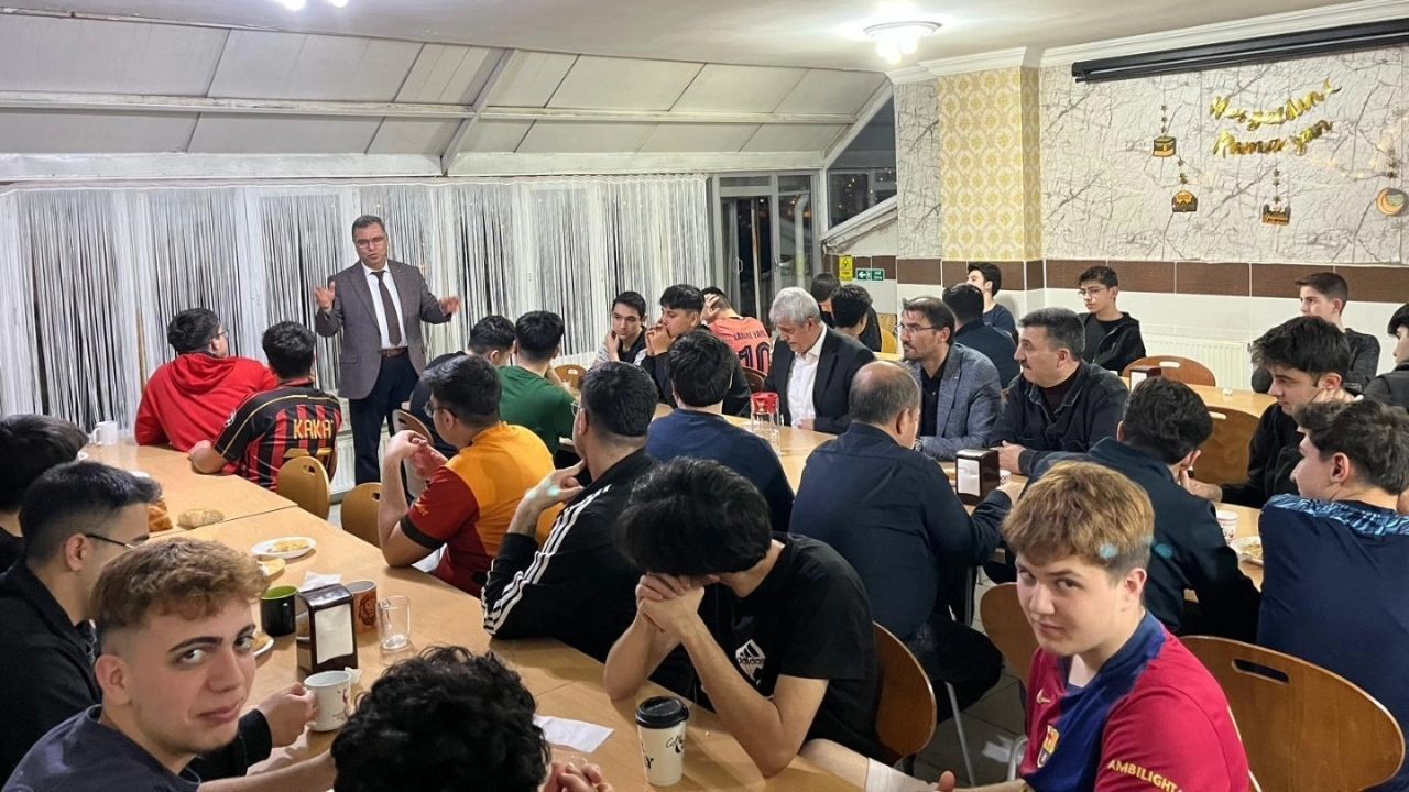 Yozgat Lisesi Pansiyonunda Anlamlı İftar Altınkaynak Öğrencilerle Buluştu (1)