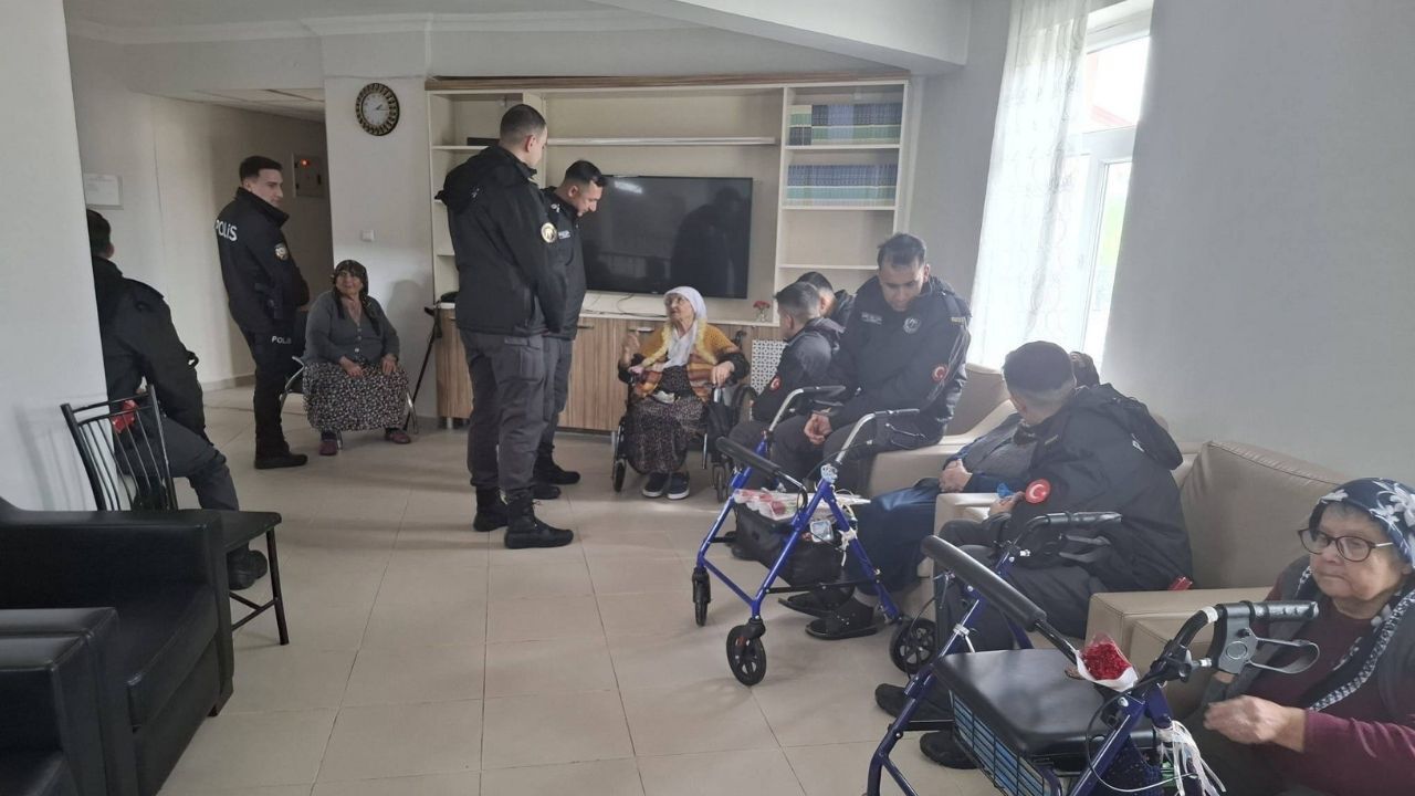 Yozgat Pomem Öğrencileri Yaşlılar Haftası’nda Gönülleri Isıttılar (1)