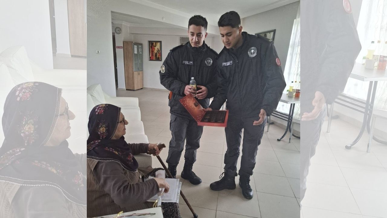 Yozgat Pomem Öğrencileri Yaşlılar Haftası’nda Gönülleri Isıttılar (4)