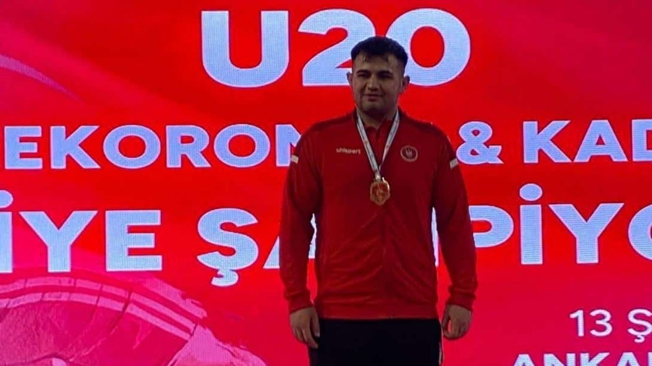 Yozgat Valiliği’nden Başarılı Güreşçiye Tebrik Mesajı (1)