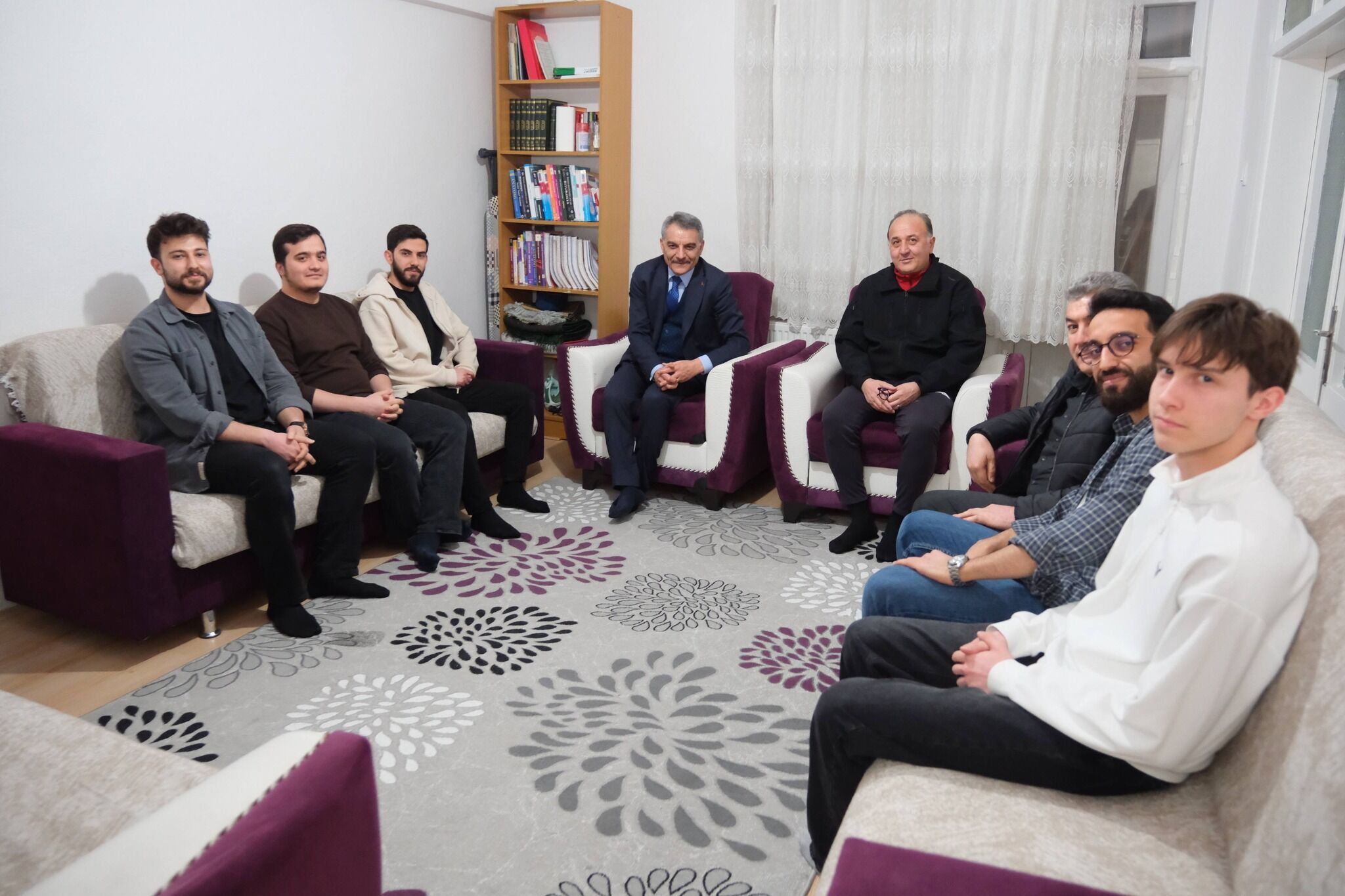 Yozgat Valisi Gençlerin Misafiri Oldu