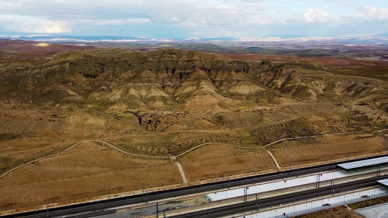 Yozgat Yerköy’de Film Setini Aratmayan Manzara Dikkat Çekiyor (3)