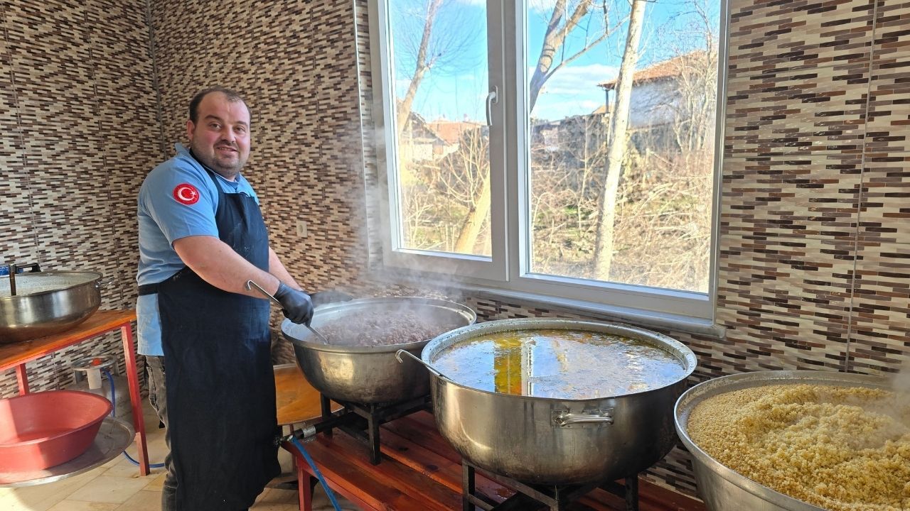 Yozgat’ın Bu Mahallesinde Ramazan Farklı Yaşanıyor 1 Ay Boyunca Hiçbir Evde Yemek Pişmiyor (5)