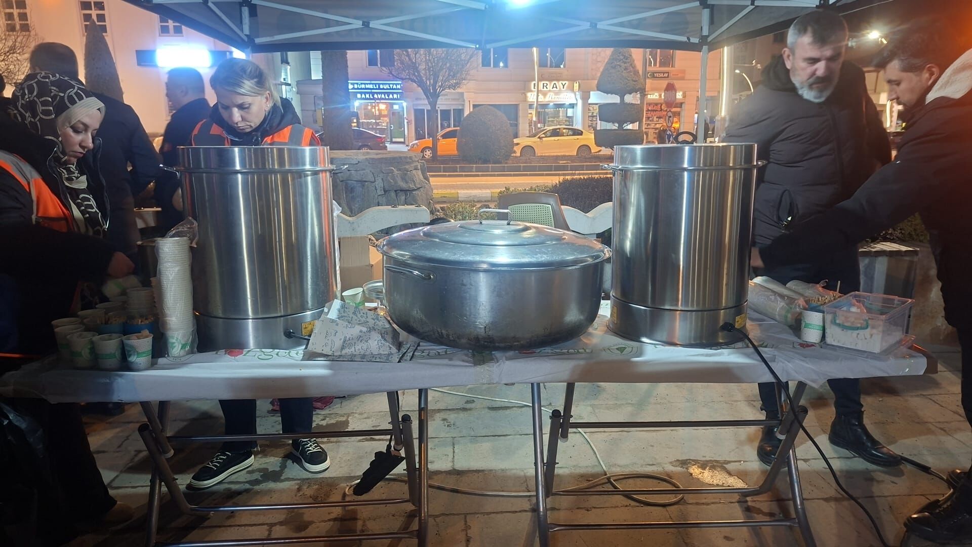 Yozgatlılar Milli Maç Cumhuriyet Meydanına Akın Etti, Arslan İkramlarla Karşıladı1