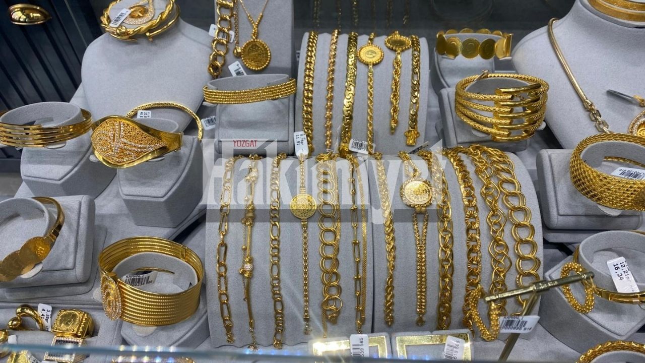 Yozgat'ta Altın Piyasası Dalgalı Seyirde, Esnaf Opsiyonlu Çalışıyor2