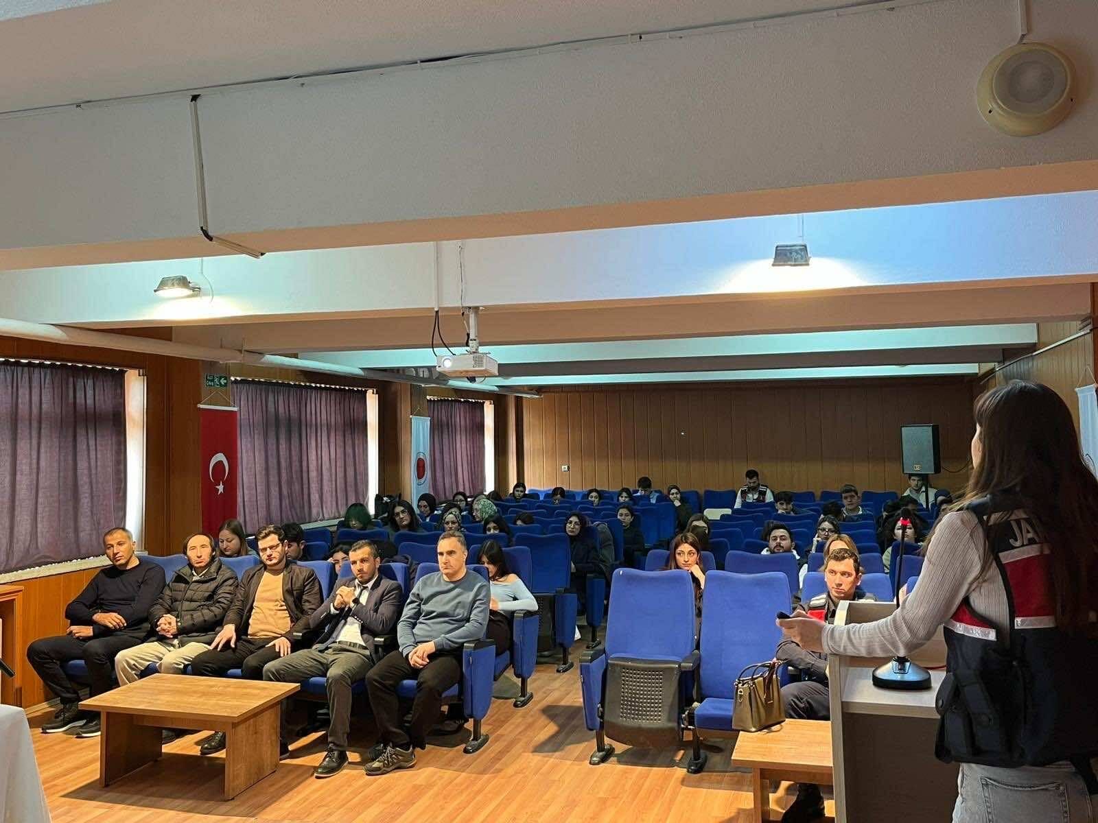 Yozgat'ta Bağımlılıkla Mücadeleye Jandarmadan Tam Destek2