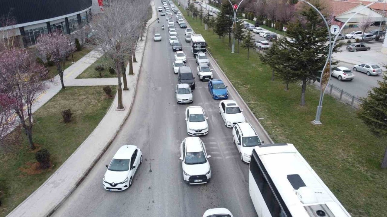 Yozgat’ta Bayram Arifesinde Yollar Hareketlendi (2)