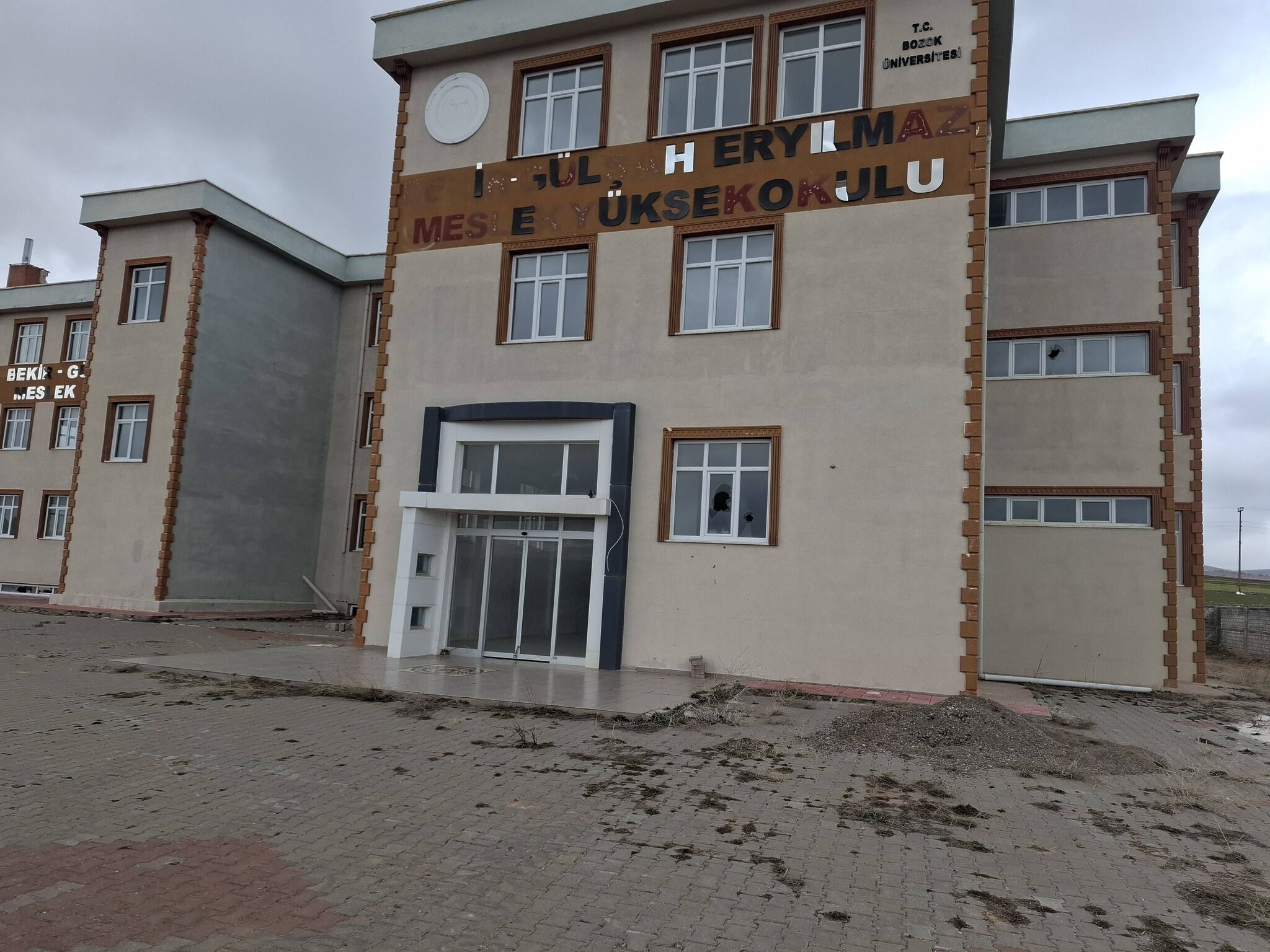 Yozgat'ta Eğitim Binasını Kim Kaderine Terk Etti1