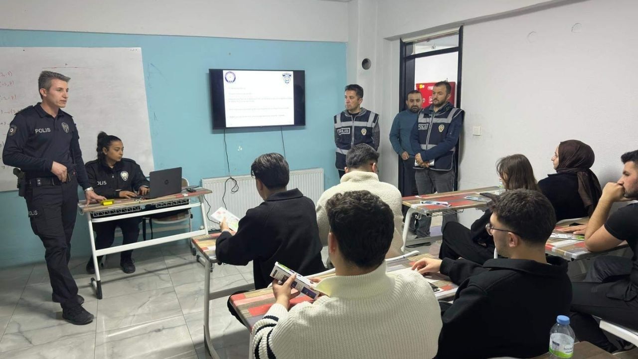 Yozgat'ta Emniyet Sahada Hız Kesmiyor Vatandaşlara Yönelik Bilgilendirme Çalışmaları (3)