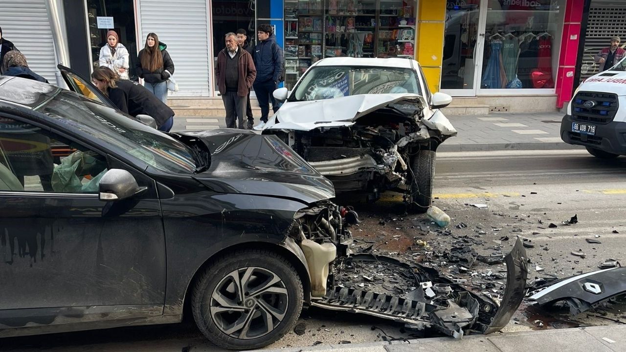 Yozgat’ta Feci Çarpışma 1 Kişi Yaralandı (1)