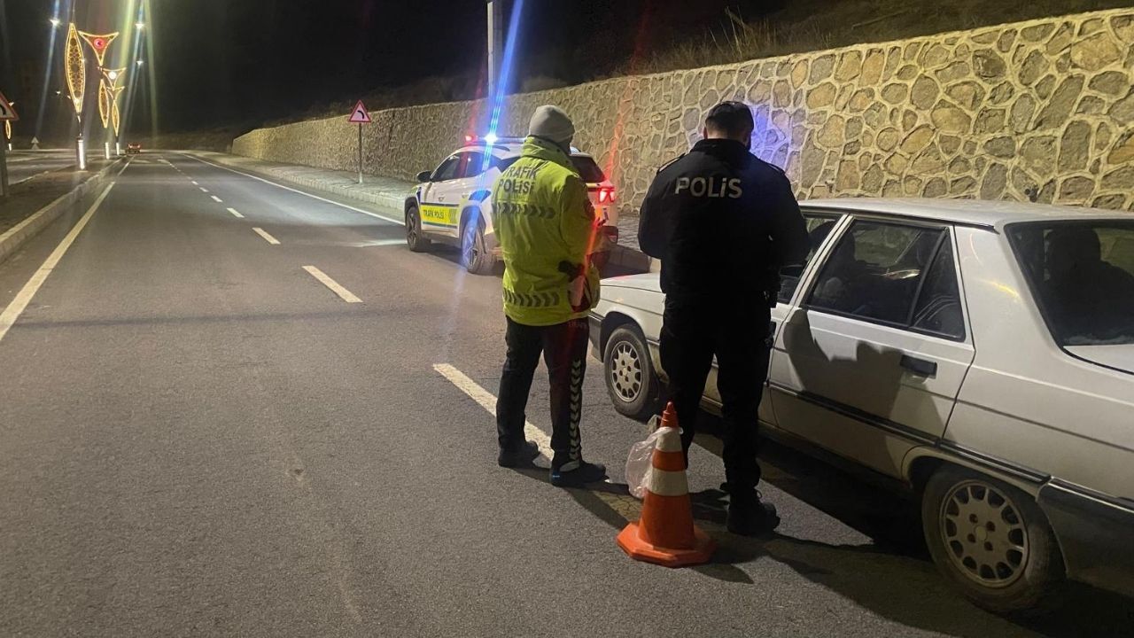 Yozgat’ta Gece Denetim 5 Araç Ve 12 Şahıs Kontrol Edildi1