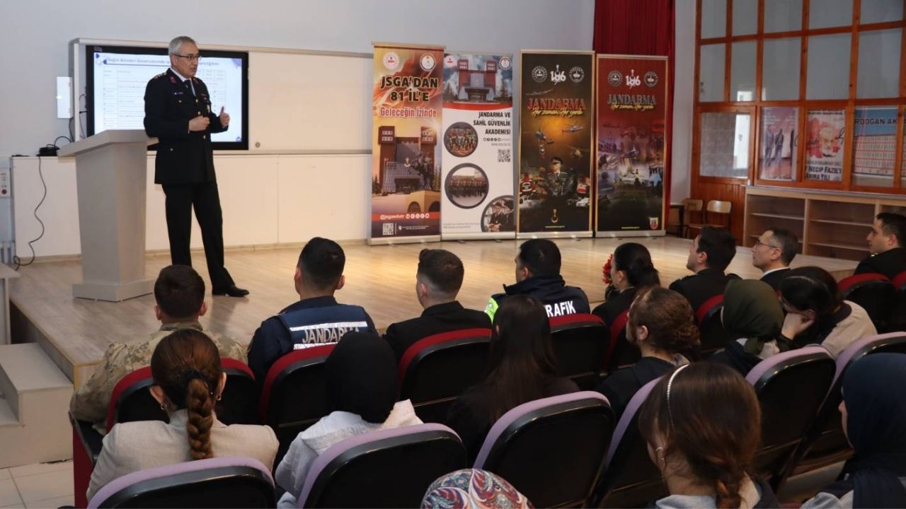 Yozgat’ta Gençlere Yön Veriliyor Mesleki Tanıtım Ve Güvenlik Eğitimi Verildi (2)