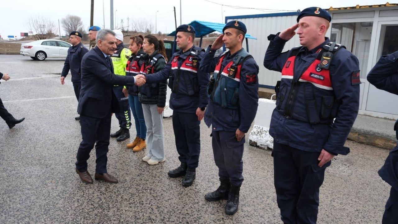 Yozgat'ta Görev Başındaki Ekipleri Unutmadı Güvenlik Güçlerine Moral Ziyareti (3)-1