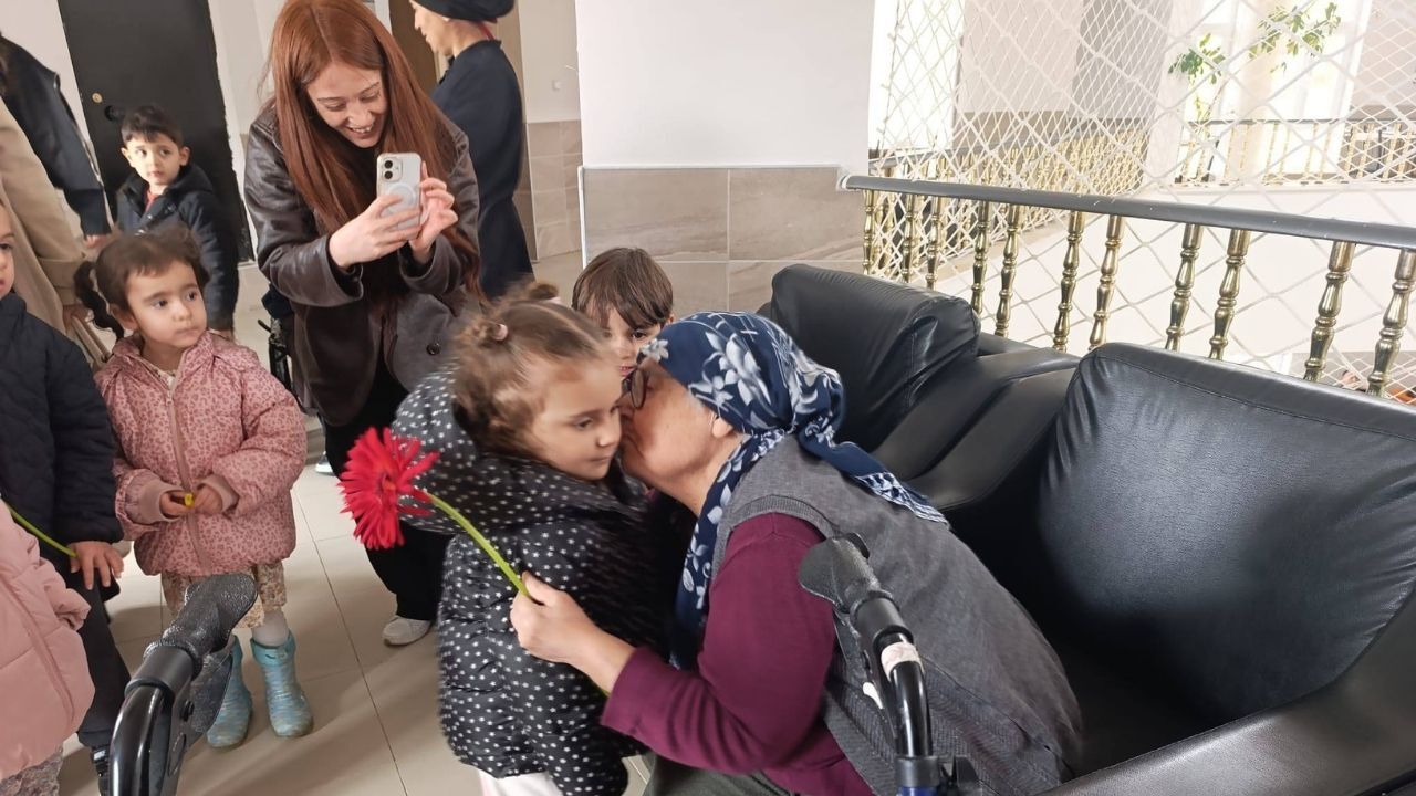 Yozgat’ta İç Isıtan Etkinlik Küçüklerin Ziyareti Büyüklerin Kalbine Dokundu (1)