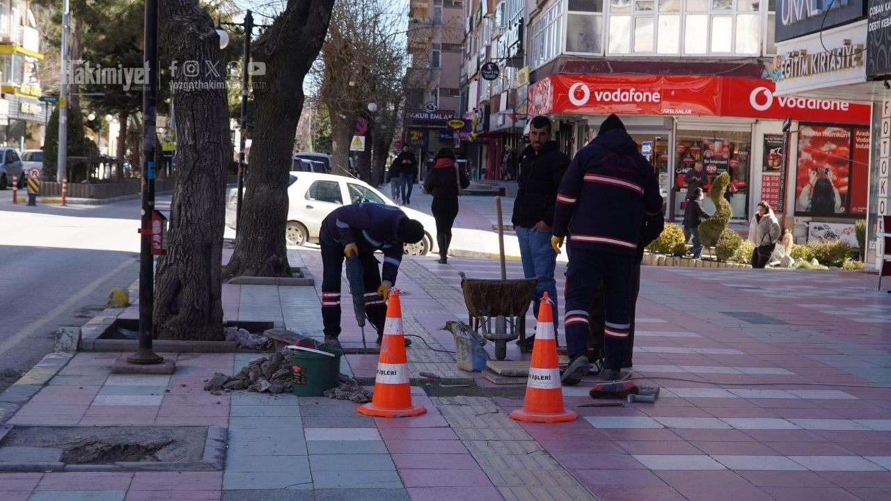 Yozgat’ta Kaldırımlar Yenilendi Lise Caddesi’nde Dikkat Çeken Düzenleme (1)