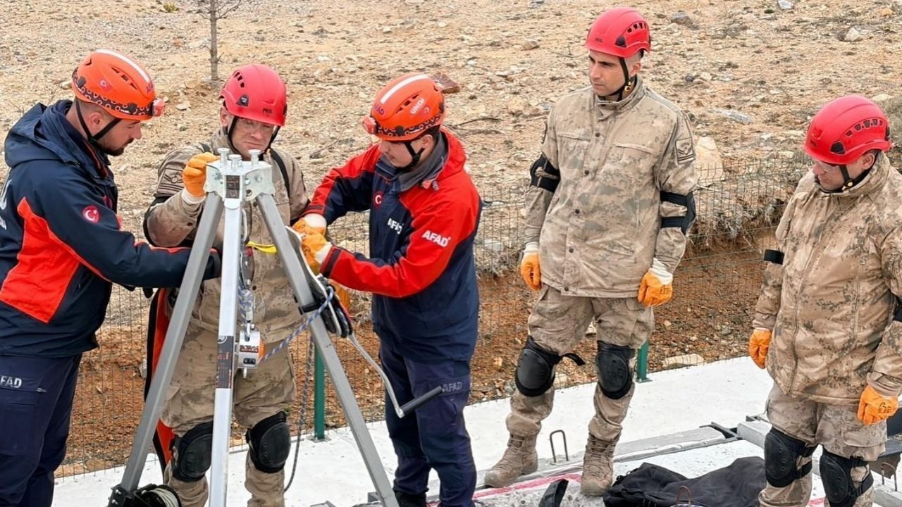 Yozgat’ta Komandolar İçin Özel Eğitim Tim Enkaz Altına Müdahaleye Hazır (4)